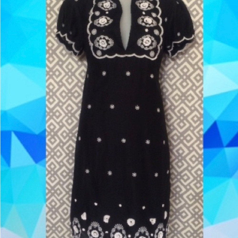 BEBE, S black dress w/white crochet